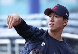From draft rejection to Lotte official player! The reverse drama of Cho Min-young, a former Japanese independent league player: "I want to leave an impact"