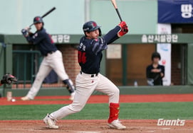 'Son Ho-young OUT' Lotte makes lineup changes! 'Former Japanese independent league outfielder' officially registered