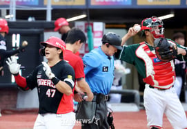 [フォト] 'もう長打が2本' 通算300本塁打を達成したナ・ソンボム