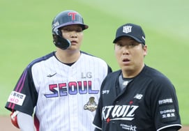 [Photo] Moon Bo-kyung and Kim Hyun-su: "It's been a while since we've had this kind of shot"