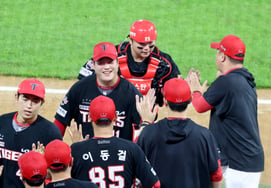 [Foto] Cho Sang-woo, que salvó la victoria con sin carreras en una situación de bases llenas para los cuatro equipos