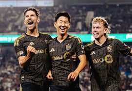 Son Heung-min, '237 days without a goal' still yields PK to teammate and scores the decisive goal himself — chose 'perfect goal' over 'easiest goal'