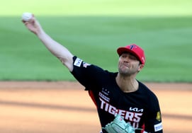 'Run, Fly, and Hit' Kim Ho-ryeong's One-Man Show: '7 Innings Deleted' Nail Delivers KIA 12-2 Victory Over SSG [Incheon On-Site Review]