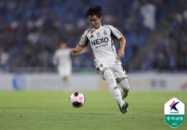 "He plays even better than I did at that age." The talent praised by Lee Chung-yong, the 17th-year-old rookie shaking up K League [Incheon Field]