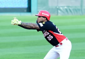 [Photo] 'Castro, who delivered the first RBI in the top of the third inning'