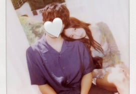 Public dating? BLACKPINK's Jennie, affectionate with a man whose face is covered by a heart.. Photo posted directly [Star Issue]