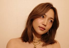 'Beautiful Actress and a Massive Scandal' Shocks the Nation! Japan Captain Itakura Caught in 'Secret Romance' with Haruna... 'CM Queen' Flies to the Netherlands