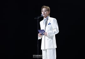 G-Dragon, Wearing a Taegukgi Nail Design, Attends Opening Ceremony of World Heritage Committee [Star Issue]