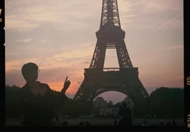 BTSのVが撮影し、ジンが完成..パリにハマった彼氏画像♥