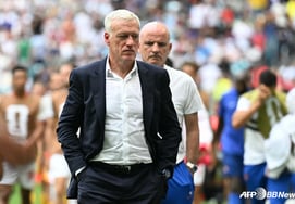 A farewell match after 14 years, yet down 0-4 in the first half? Coach Deschante: "Unacceptable"... A heartbreaking departure after a 10-goal shootout
