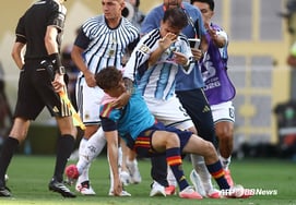 "Punched in the face and beaten up" Argentina descends into 'mass brawl' after missing out on title... Messi sheds tears, condemned as "worst losers"