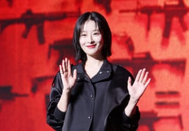 Hyun-ri, phong cách all-black chic[★PHOTO]