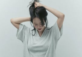 '内衣公司CEO'宋智孝,仅穿上衣……大胆“下装失踪”获全球粉丝欢呼“性感女孩”