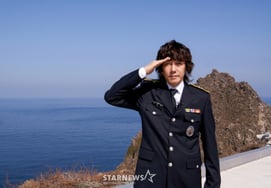 'Dokdo Guardian' Jang-hoon Kim embarks on his seventh Dokdo tour with a special performance alongside the Coast Guard band [Official]