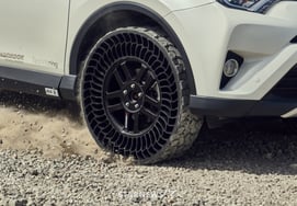 Korean Tire suministra neumáticos de nueva generación sin aire 'i-Flex' a robots de bomberos no tripulados de Hyundai Rotem