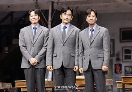 Yeon Jeong-hoon, Cha In-pyo y Oh Man-seok, "La sociedad de los poetas muertos", John Keating [★FOTO]