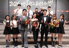 [Ảnh] Lee Min-jung, Park Ji-hyun, Kim Jae-hyun 'Bộ ba yêu tinh quảng cáo MTN'