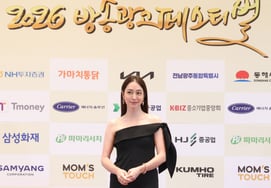 [Photo] Lee Min-jeong steps onto land like a mermaid