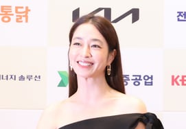[Photo] Lee Min-jeong, Queen of the CF Star Awards with a Smile