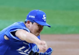 [Photo] Choi Won-tae continues his scoreless pitching against his former team, the Kiwoom Heroes