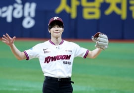 [Photo] "Did I throw it properly?" Zero Base One's Park Geon-wook