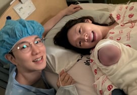 'Daughter-achieving' Kim Ji-young reveals first family photo: "Natural delivery... recovering quickly" [Star Issue]