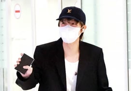 J-Hope de BTS, «con su teléfono nuevo» [★FOTO]
