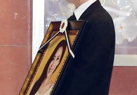 A Wife Who Became a Star, a Letter Sent to the Sky for 12 Years .. Late Yoo Chae-young's Husband: "Baby, wait for me, my love" [Star Issue]