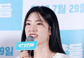Lee Seung-yeon, a vibe completely different from her image in films [★Photo]
