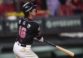 "Just do the opposite of what you think," Coach's advice paid off as Yoon Do-hyun hits his first home run and multi-hit explosion of the season, heading to the Army team.