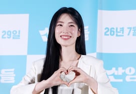 Lee Seung-yeon, pure beauty highlighted in a heart [★Photo]