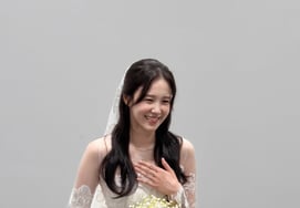 チャン・イェウォン、サプライズウェディングドレス姿を公開..結婚説の釈明「本当ならいいけど」