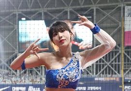 [フォト] チョン・ソユン、1位チームのチアリーダーの威厳