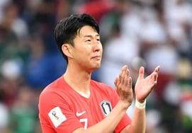 "Carrying him in my heart as I leave": Legendary goalkeeper who made Son Heung-min weep uncontrollably retires from active duty after his "6th World Cup"