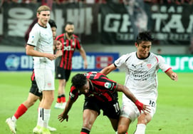 [Photo] Anderson fiercely battles for the ball with Kim Dong-jin