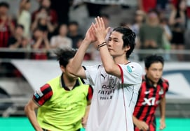 [Photo] Ki Sung-yueng bids farewell to FC Seoul fans