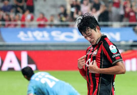 [Foto] "Aquí es el hogar del FC Seúl": Jeong Seung-won marca el gol de la victoria y luego el definitivo