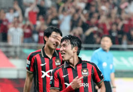 [Photo] 'Sprinting in the Rain' Decisive Goal, Jeong Seung-won Scores a Crucial Goal