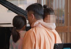 JYP 创始人朴振英公开“两条‘鲫鱼烧’女儿”：“长得像我，四肢修长……舞蹈和歌唱能力出众”[全知干预视角]