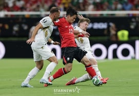 'World Cup Struggles Controversy': South Korean National Team Wingback Receives Surprise Love Call from Big League... Lee Tae-seok, Son of Lee Eul-yong, Linked to Hamburg Transfer