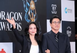 「キム·テヨン♥」タン·ウェイ、47歳で第二子を出産 「家族4人で旅行開始」 [スター・イシュー]