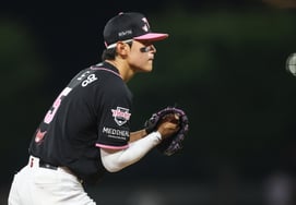 'Today is DH Kim Do-young,' Manager Lee Beom-ho: "Forced him to rest"... Byun Woo-hyeok batting 8th at 3B, Yoon Do-hyun batting 7th at 1B 'KIA lineup change' [Gwangju on-site]