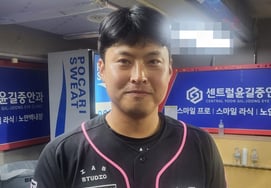 'KIA player moves to Hanwha in surprise transfer': Lee Hyung-beom, who showed deep attachment to his hometown team until the end, said, "It was a team I didn't want to leave."