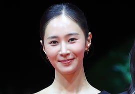 Girls' Generation Юри, в рейтинге StarRanking — 3-е место среди женских идолов.. Величественная Хёри