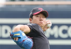 [Foto] Song Seung-ki: incluso la caligrafía de entrenamiento es cursiva