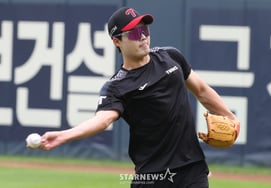 [Photo] Lim Chan-kyu: "Should I try an underhand throw?"
