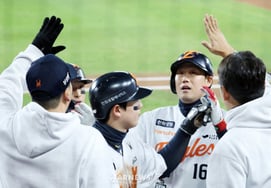Why exactly is KIA making this trade? Manager Lee Beom-ho said, "We are extremely short on infielders," and now... are they aiming for the top three spots?