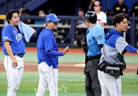 [Foto] "Aunque cayó tras ser golpeado por un bate, Yang Chang-seob, lanzador abridor de Samsung, ha encontrado estabilidad"