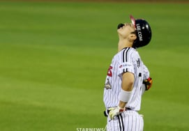 [Photo] Consecutive double plays: Park Hae-min, the captain's sigh