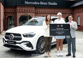 Mercedes-Benz Korea presents GLE 450 to Kim Min-sol, winner of the Korean Women's Open